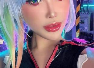 职业装的“花惊艳”，会不会把办公室变成舞台？片子里的花リリ(Plant Lily)私房图包说不准！